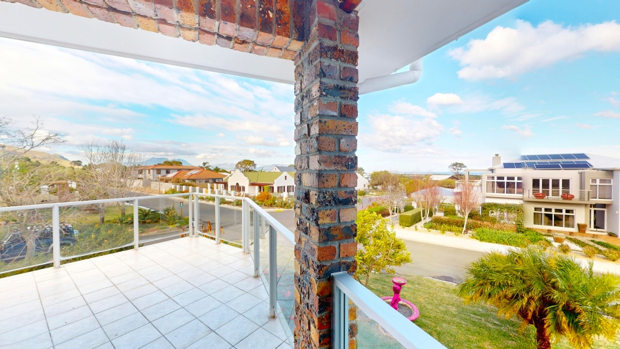 3 Bedroom Property for Sale in Heuningkloof Western Cape